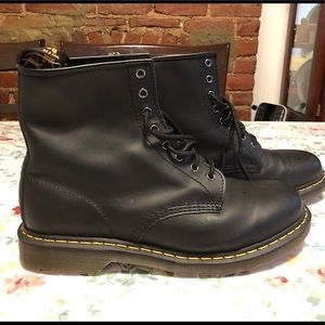 DR MARTENS 1460 GREASY MATTE BLACK LEATHER LACE UP BOOTS SZ 13 8 EYELET